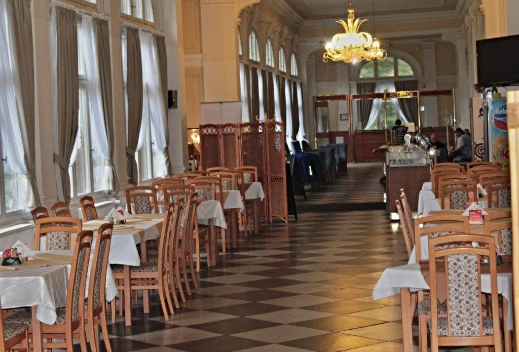 Budova Letní lázně s restaurací a kavárnou, Karlova Studánka