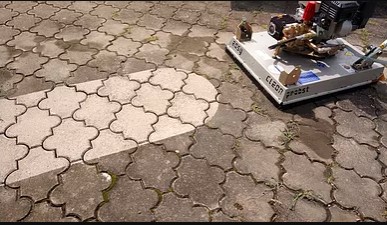 Čištění dlažeb tlakovou vodou