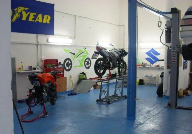 Opravy, servis, tuning motocyklů Praha