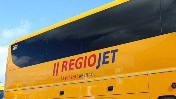 Stejné ceny jízdenek, vyzval údajně RegioJet dopravce Flixbus. Ten ho udal
