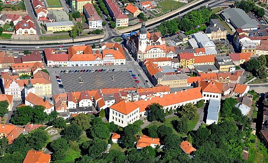 Město Bílina s barokním zámkem Lobkowiczů, lesoparkem Kyselka a proslulou lesní kavárnou