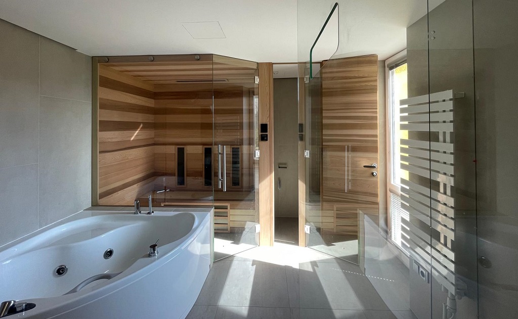 Rekonstrukce koupelny v luxusním provedení s použitím designové dekorační stěrky, velkoformátových obkladů