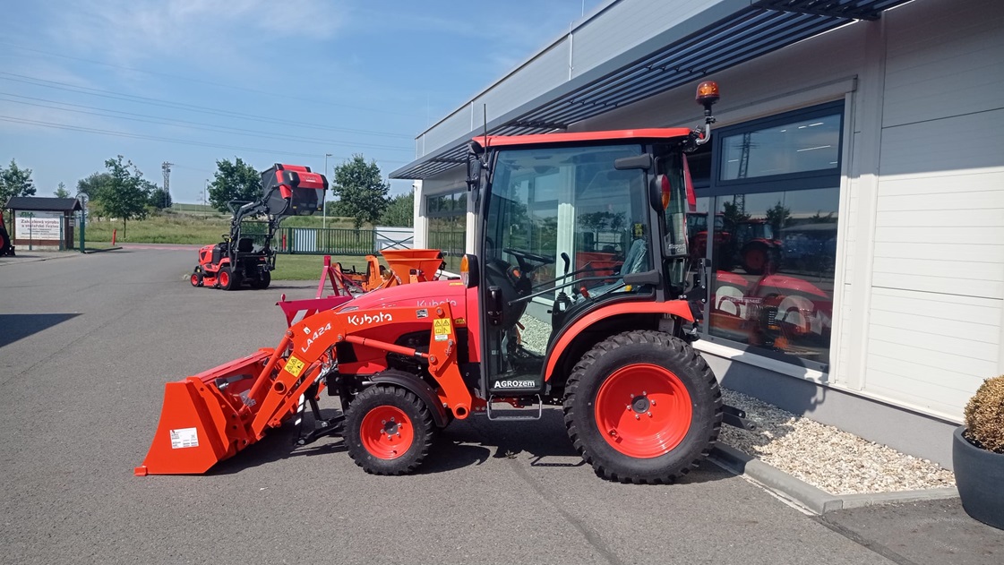 Traktor Kubota s čelním nakladčem Opava