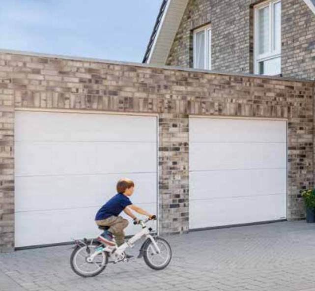 Garážová vrata, vjezdové brány a závory – moderní řešení pro Váš domov s celoroční akcí Hörmann