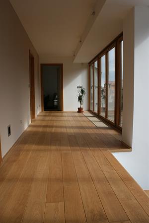 Odolná dřevěná podlahová a obkladová prkna - výroba, prodej