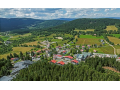 Obec Srní, horské středisko v centru Národního parku Šumava s hustou sítí lyžařských stop
