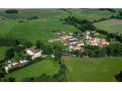 Obec Strýčice, okres České Budějovice, kostel sv. Petra a Pavla, starý mlýn, místní muzeum