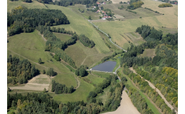 Obec Věžná v okrese Žďár nad Sázavou, krásná a rozmanitá příroda, lesy, louky, rybník