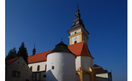 Město Moravské Budějovice, historické centrum, kostel, městské opevnění