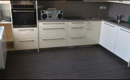 Vinylové a laminátové podlahy do kuchyně