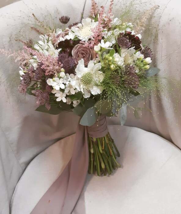 Vazba svatebních kytic na přání, floristika Zlín