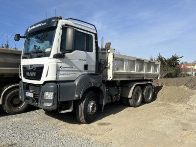 Transport stavebních materiálů, těžkých břemen, zeminy