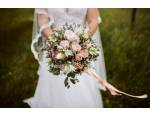Svatební floristika, svatební květinové vazby, svatební květinová výzdoba sálů