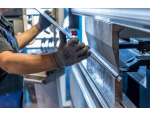 CNC ohýbání plechů na ohraňovacím lisu, výroba přesných kovových komponentů