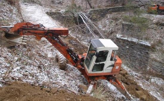 Kráčející bagr: Práce v náročných terénech a na vodních tocích