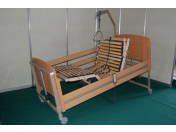 Elektrická polohovací postel usnadní každodenní život nemocnému i jeho pečovateli